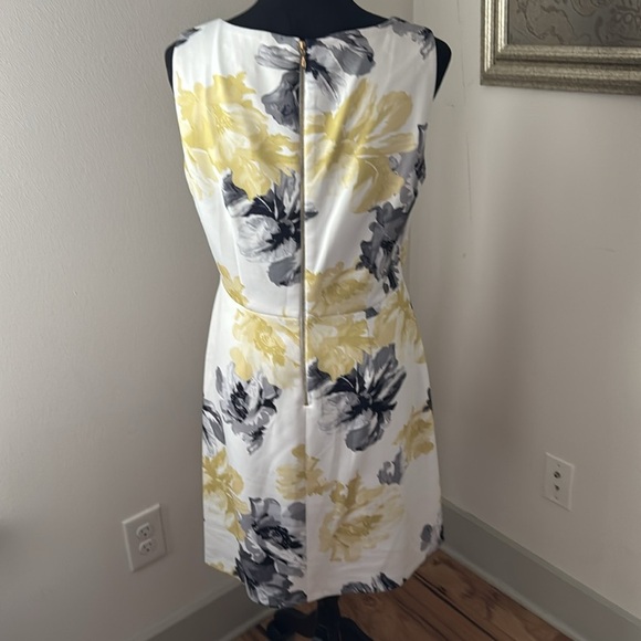 Tahari Arthur S. Levine Petite floral blossom sheath sleeveless dress Sz 10P - Picture 4 of 7